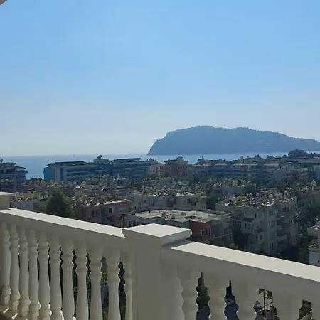 Lejlighed Exclusive Penthouse With Stunning Castle & Sea Views , 3 Bedrooms Of Pure Elegance